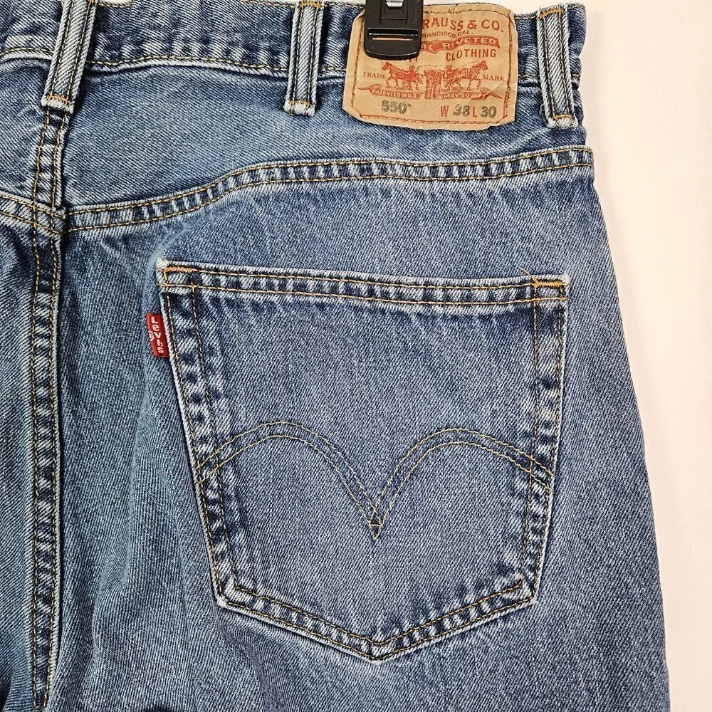 VTG Levi's 550 Relaxed Fit 100% Cotton Medium Wash Jean